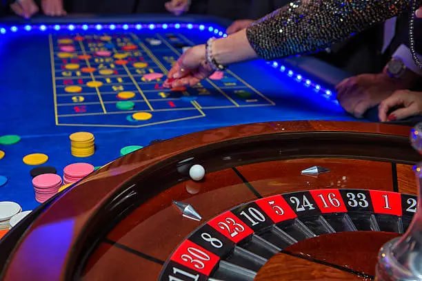 Người dùng Việt Nam trải nghiệm live casino và đặt cược trực tuyến trên điện thoại tại tt88